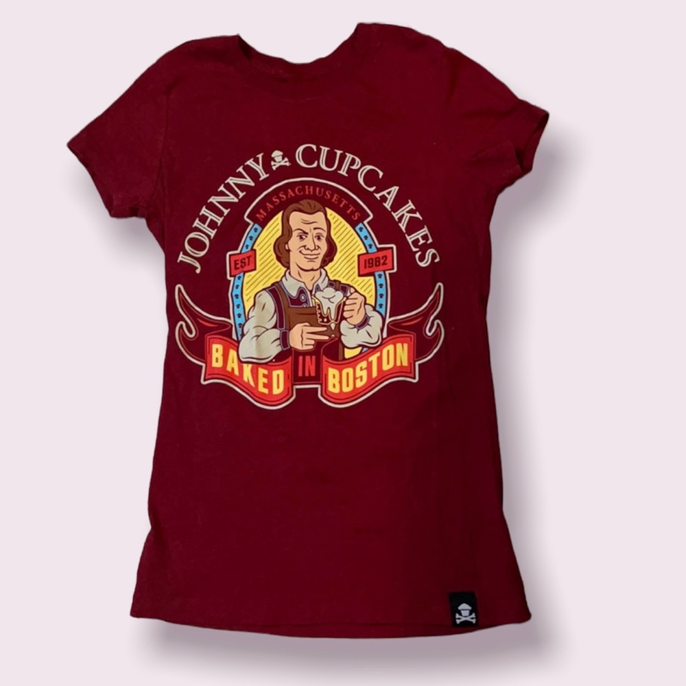 🔥 2 for 7$or 3 for 10$when bundled🔥Baked in Boston Johnny Cupcakes Shirt NWOT